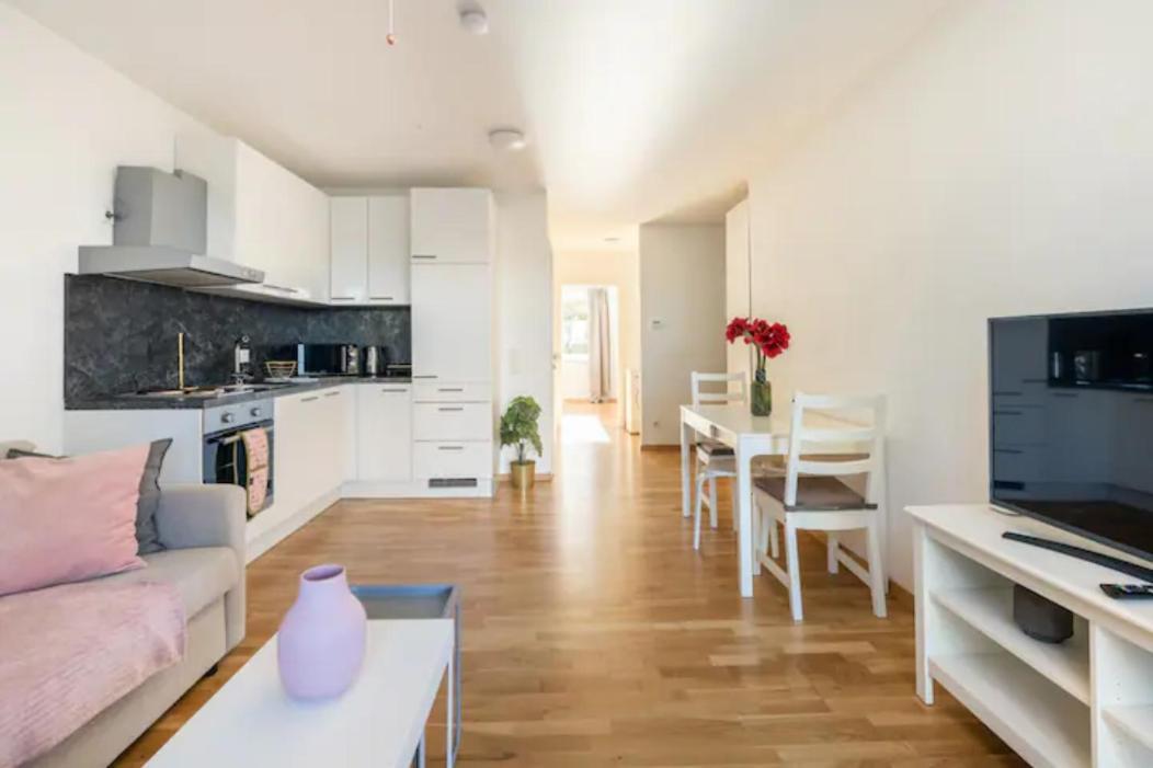 Near Lake Fully Furnished Beautiful Apartment Wien Eksteriør bilde